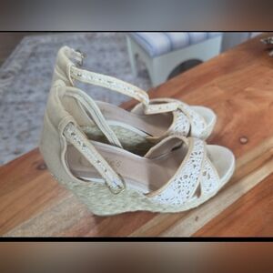 Cadie's Women's Cream Wedge Sandals